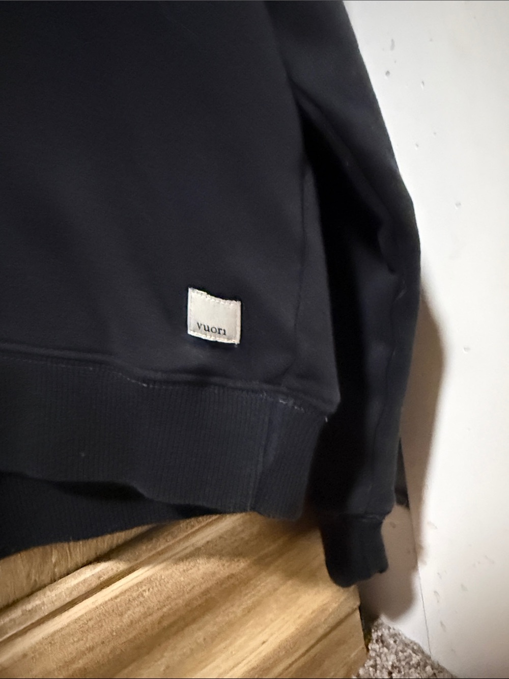 Vuori Crewneck Sweatshirt Black Medium - Picture 2 of 3